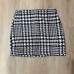 Forever 21 Women’s houndstooth pattern mini skirt size S, sz Small